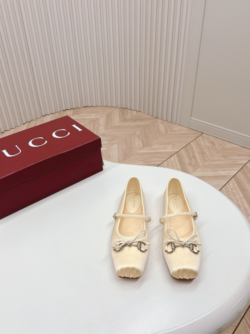 Gucci Flat Shoes